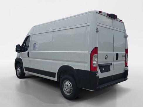 Used 2024 RAM ProMaster 2500 w/ Convenience Group FWD image 3