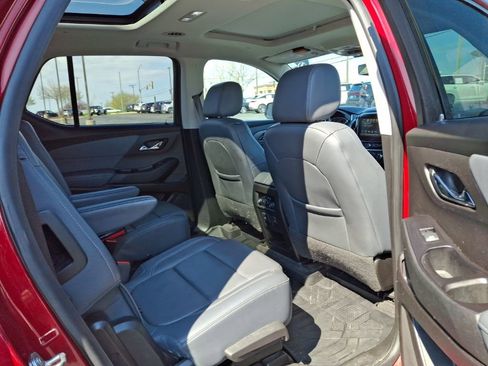 Used 2019 Chevrolet Traverse LT w/ LT Premium Package image 4