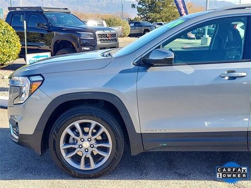 Used 2024 GMC Terrain SLT image 8