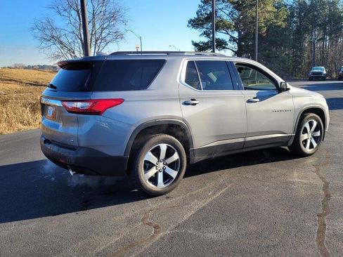 Used 2019 Chevrolet Traverse LT w/ LT Premium Package image 13