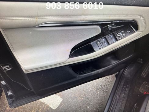 Used 2020 Land Rover Range Rover Evoque SE image 13