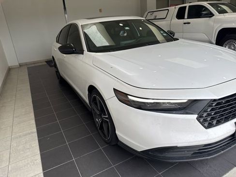 Used 2023 Honda Accord Sport image 2