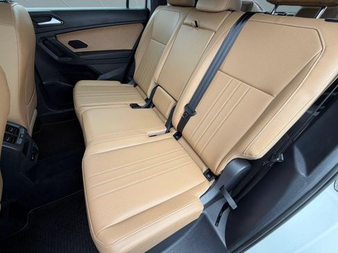Certified 2022 Volkswagen Tiguan SE w/ Panoramic Sunroof Package FWD image 12