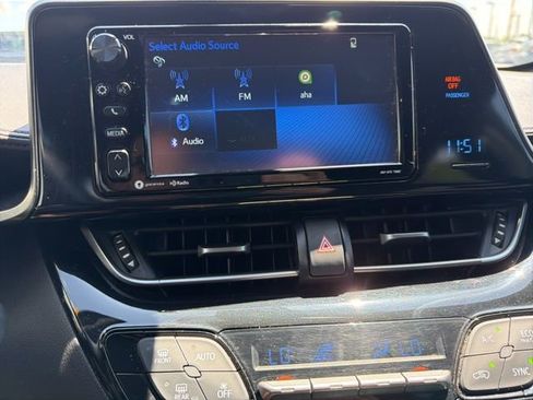 Used 2018 Toyota C-HR XLE FWD image 16