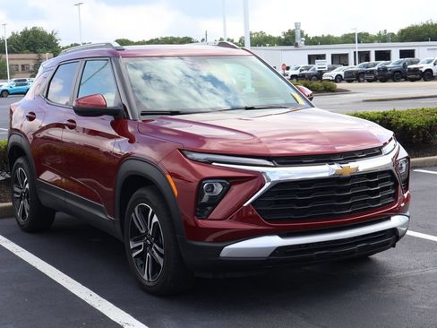 Used 2024 Chevrolet TrailBlazer LT w/ LT Cold Weather Package FWD image 3