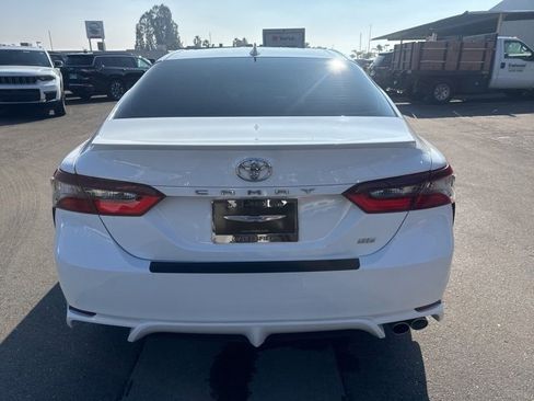 Used 2021 Toyota Camry SE image 4