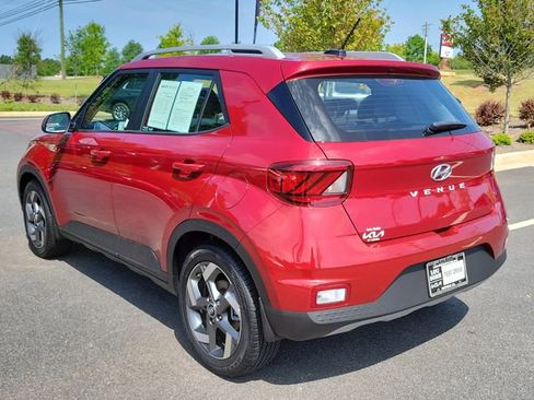 Used 2025 Hyundai Venue Limited FWD image 6