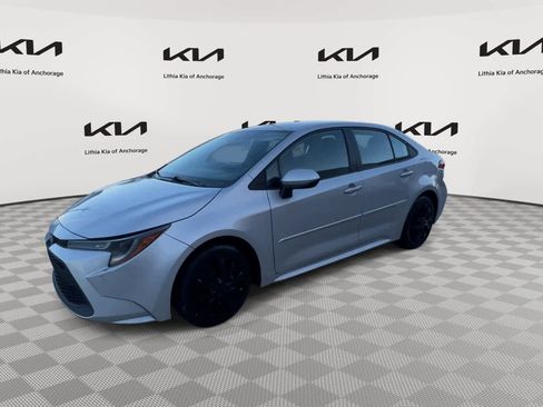 Used 2020 Toyota Corolla LE image 4
