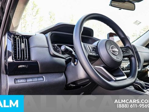 Used 2025 Nissan Pathfinder S image 29