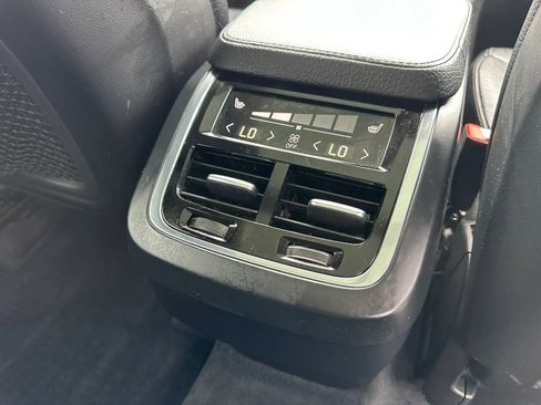 Used 2016 Volvo XC90 T6 Momentum w/ Momentum Plus Package AWD/4WD image 16