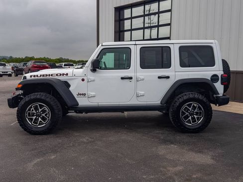Used 2025 Jeep Wrangler Unlimited Rubicon AWD/4WD image 2