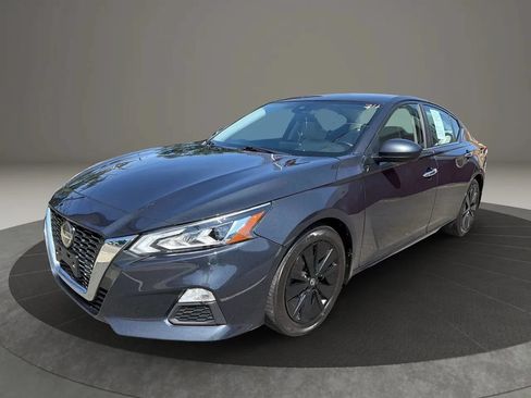 Used 2022 Nissan Altima 2.5 SV FWD image 1
