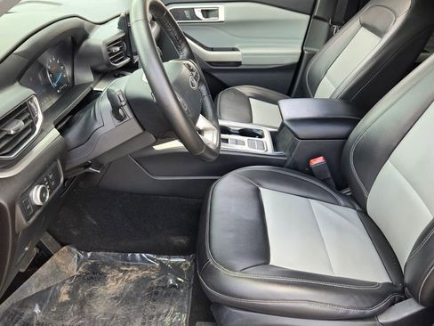 Used 2022 Ford Explorer XLT w/ Equipment Group 202A image 10