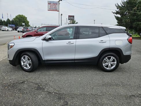 Used 2018 GMC Terrain SLE FWD image 2