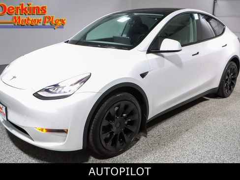 Used 2021 Tesla Model Y Long Range image 1
