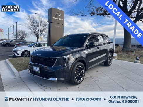Used 2025 Kia Sorento S image 1