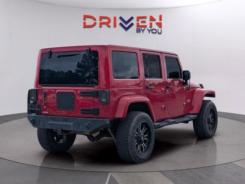 Used 2014 Jeep Wrangler Unlimited Sahara w/ Dual Top Group AWD/4WD image 5