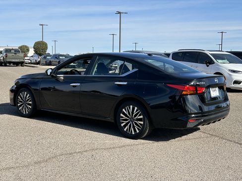 Used 2023 Nissan Altima 2.5 SV image 4