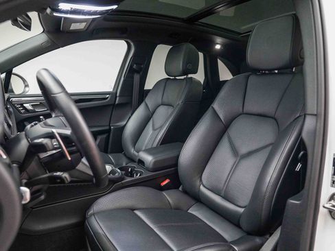 Used 2025 Porsche Macan Turbo image 6