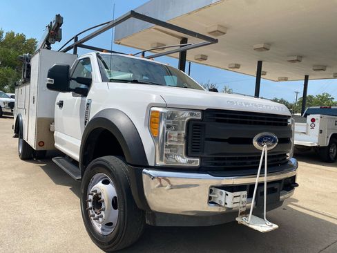Used 2017 Ford F550 2WD Regular Cab Super Duty image 9