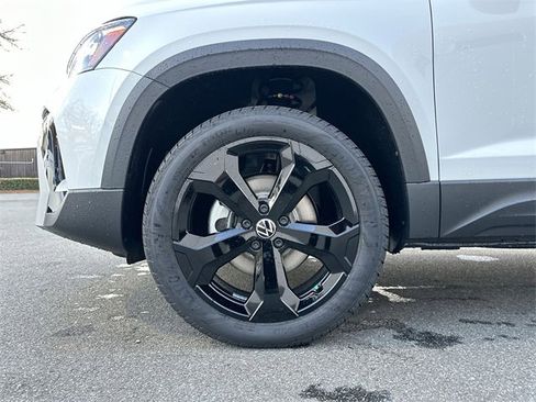 New 2025 Volkswagen Taos SEL image 11