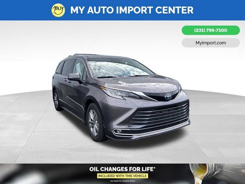 Used 2022 Toyota Sienna Limited AWD/4WD image 1