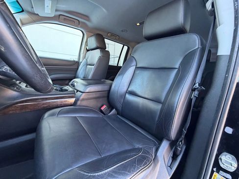 Used 2018 Chevrolet Suburban LT image 27
