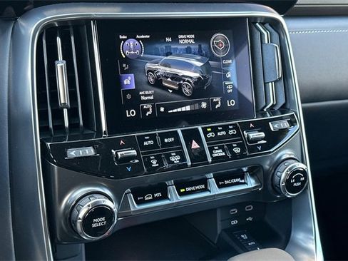 New 2025 Lexus LX 600 4WD w/ Luxury Package image 15