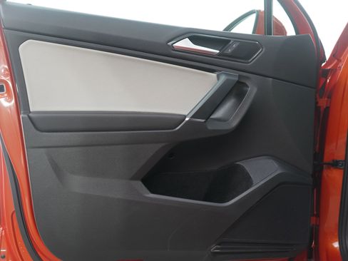 Used 2018 Volkswagen Tiguan SE w/ Panoramic Sunroof Package image 20