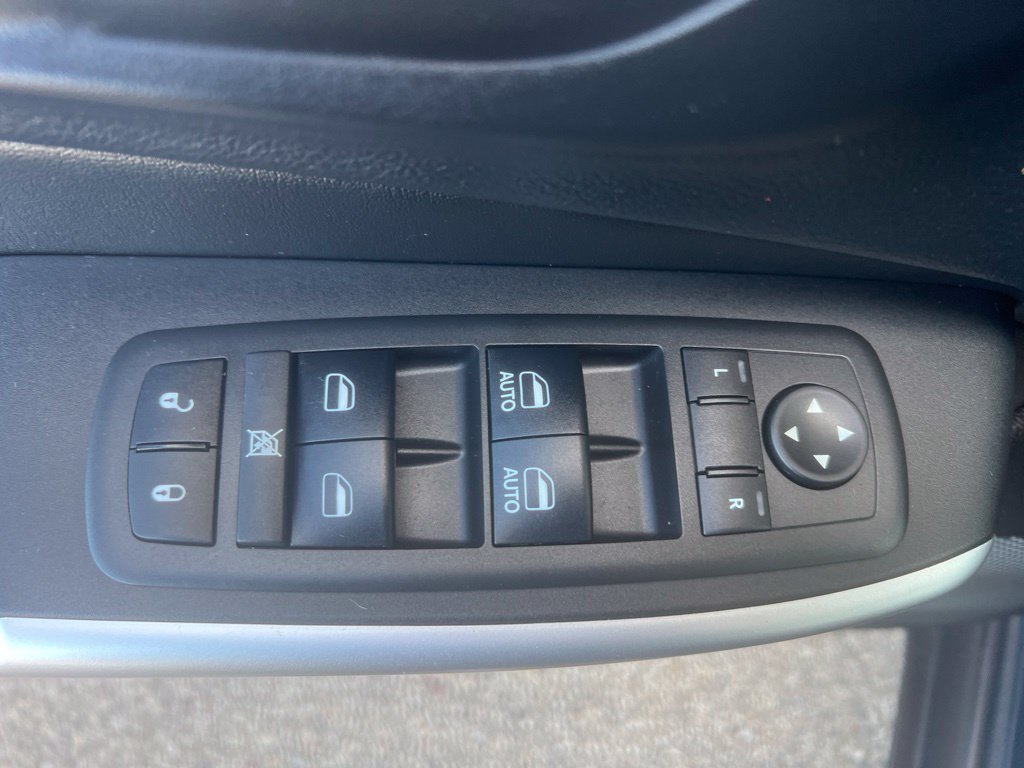 Used 2018 Jeep Cherokee Latitude Plus w/ Comfort/Convenience Group AWD/4WD image 50