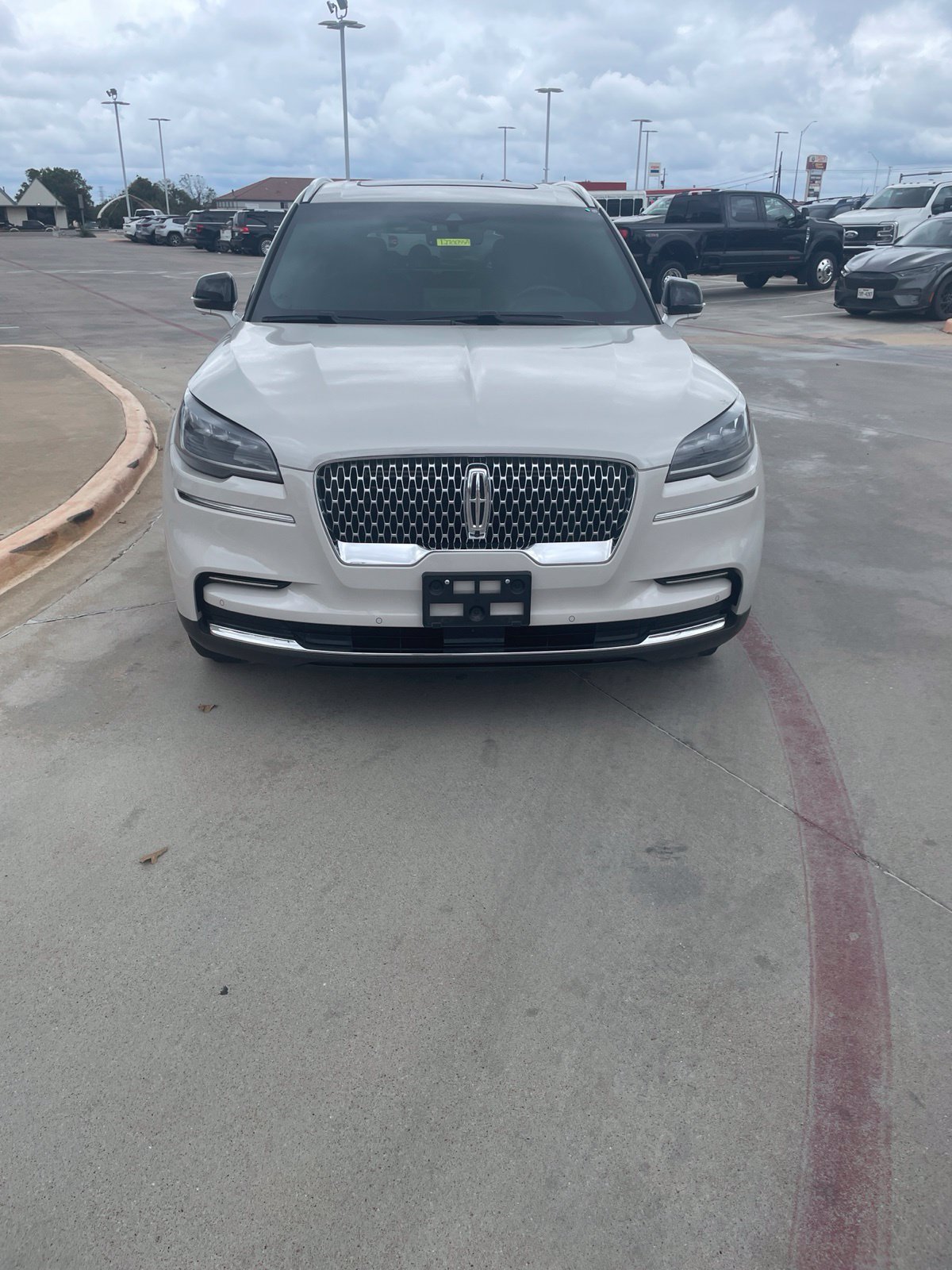 Used 2024 Lincoln Aviator Reserve w/ Equipment Group 201A RWD image 2
