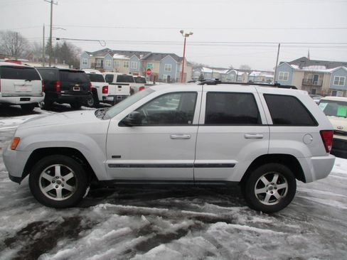 Used 2008 Jeep Grand Cherokee Laredo AWD/4WD image 3