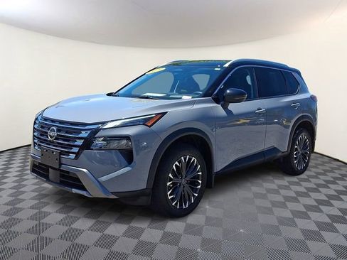 Certified 2025 Nissan Rogue SL w/ Tech Package AWD/4WD image 3