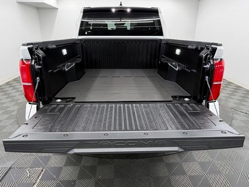 Used 2026 Toyota Tacoma SR5 AWD/4WD image 15