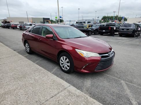Used 2016 Toyota Camry SE FWD image 7