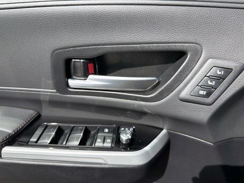 Used 2026 Toyota Sienna Limited FWD image 8