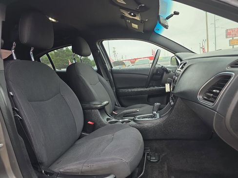 Used 2013 Chrysler 200 Touring FWD image 18