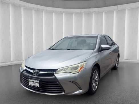 Used 2016 Toyota Camry XLE FWD image 1