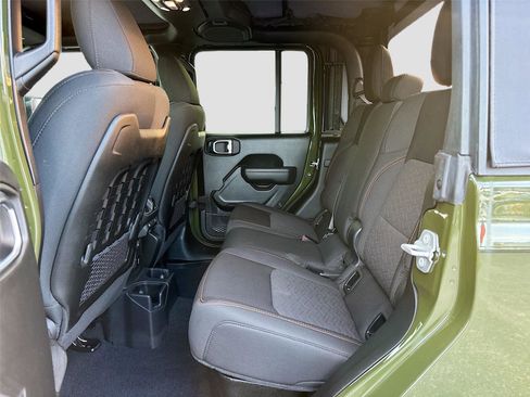 Used 2022 Jeep Gladiator Mojave w/ Cold Weather Group image 28