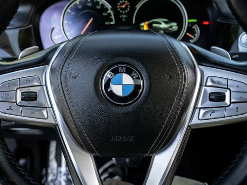 Used 2019 BMW 750i w/ Executive Package image 28