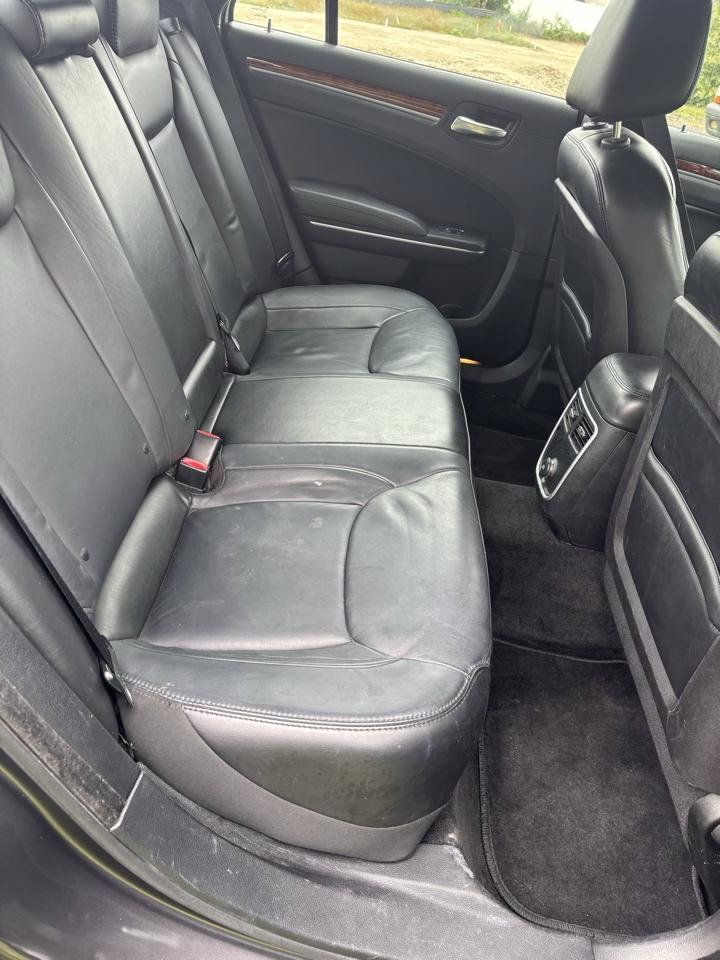 Used 2014 Chrysler 300 RWD image 22