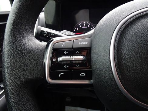 Used 2023 Kia Sorento LX image 25