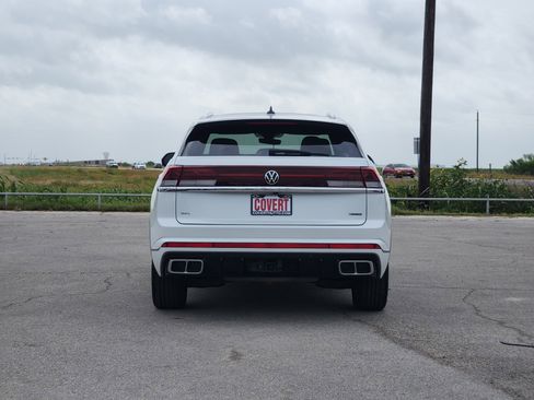 Used 2024 Volkswagen Atlas Cross Sport SEL R-Line AWD/4WD image 6