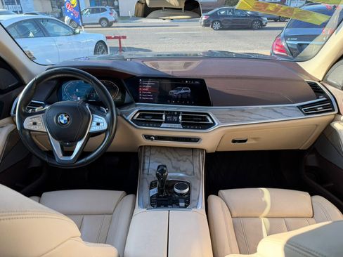 Used 2019 BMW X7 xDrive50i w/ Premium Package image 28