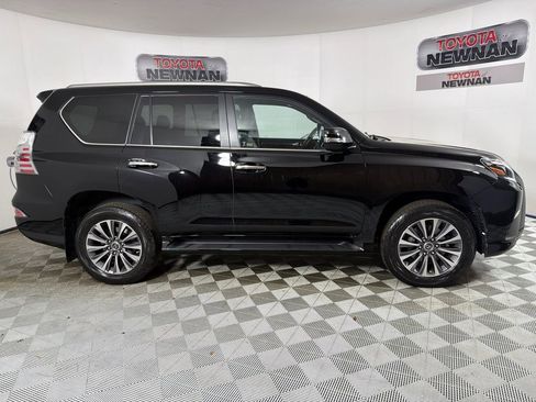 Used 2022 Lexus GX 460 Luxury w/ Accessory Package image 4