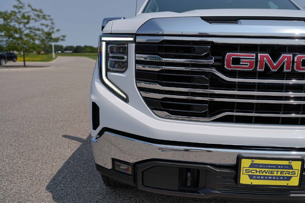 Used 2025 GMC Sierra 1500 SLT AWD/4WD image 4