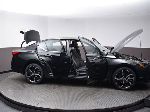 New 2025 Nissan Altima 2.5 SR image 10