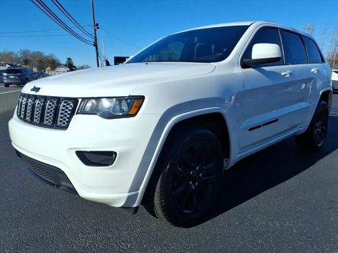 Used 2019 Jeep Grand Cherokee Altitude image 7