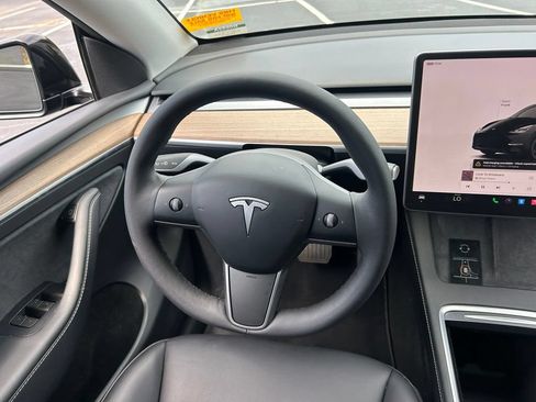 Used 2024 Tesla Model Y 2WD image 24