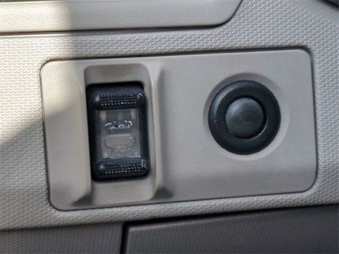 Used 2010 Chrysler Sebring Touring image 25